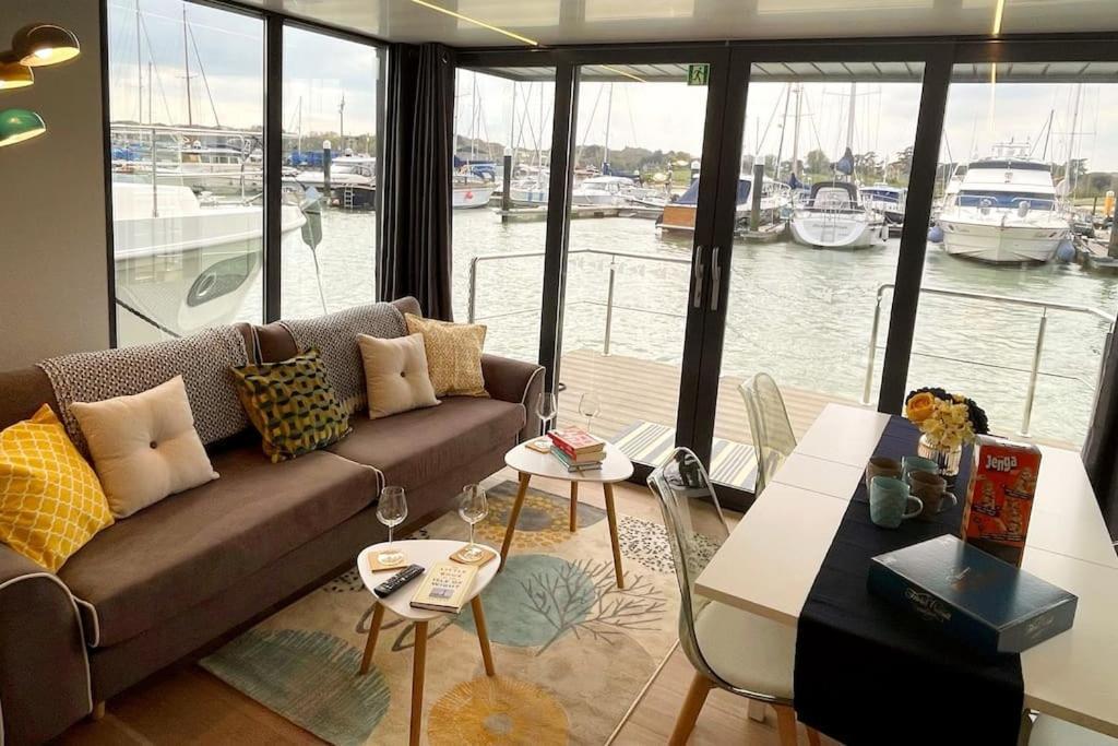 Yarmouth Waterlodge Floating Apartments 2 Exterior foto